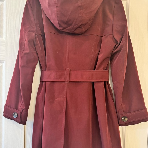 Beautiful London Fog Trenchcoat - Picture 2 of 4